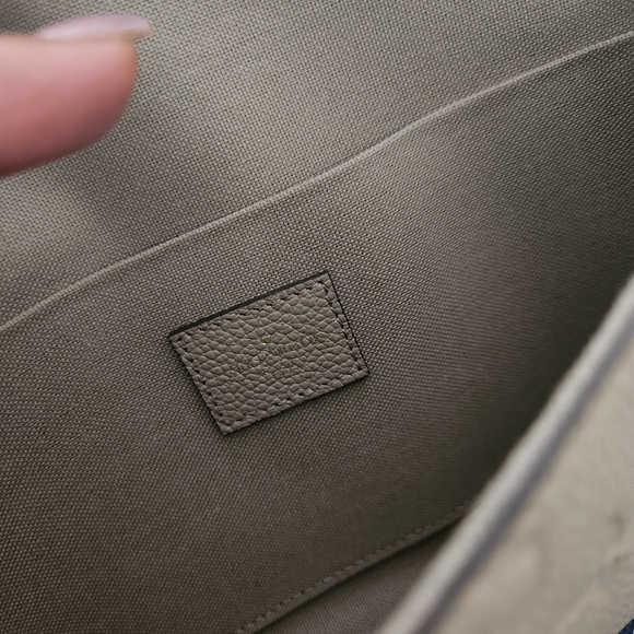 Louis Vuitton bag - Picture 9 of 13